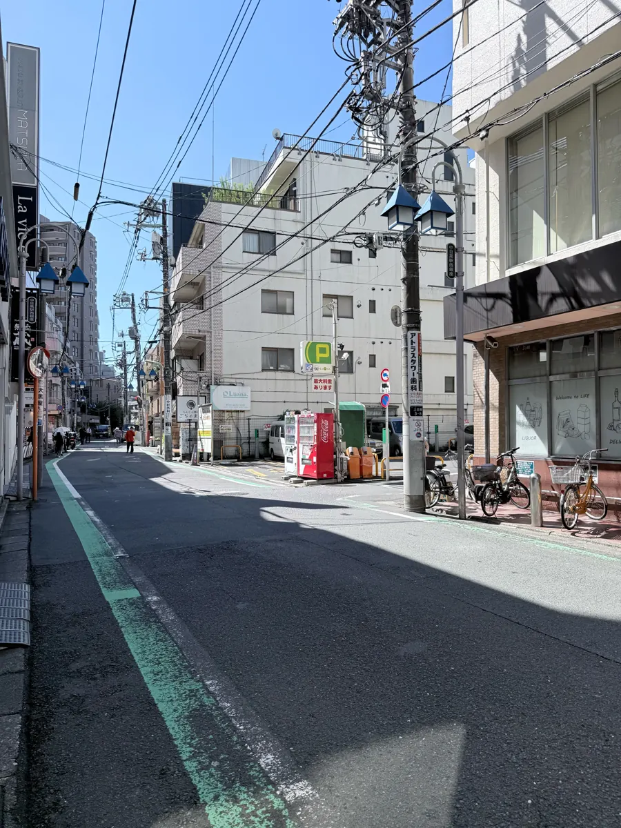 院へ向かう通り
